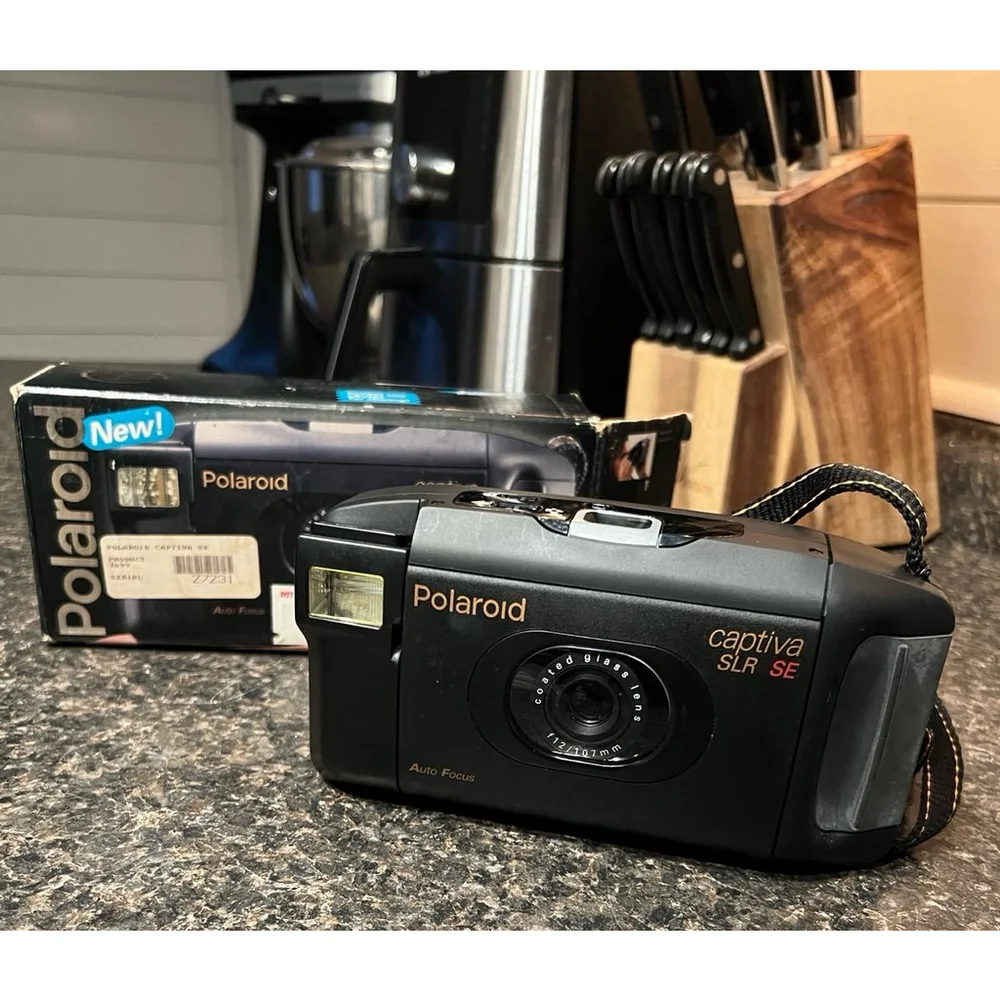Vintage Polaroid Captiva SLR Instant 95 Film Camera Auto Focus